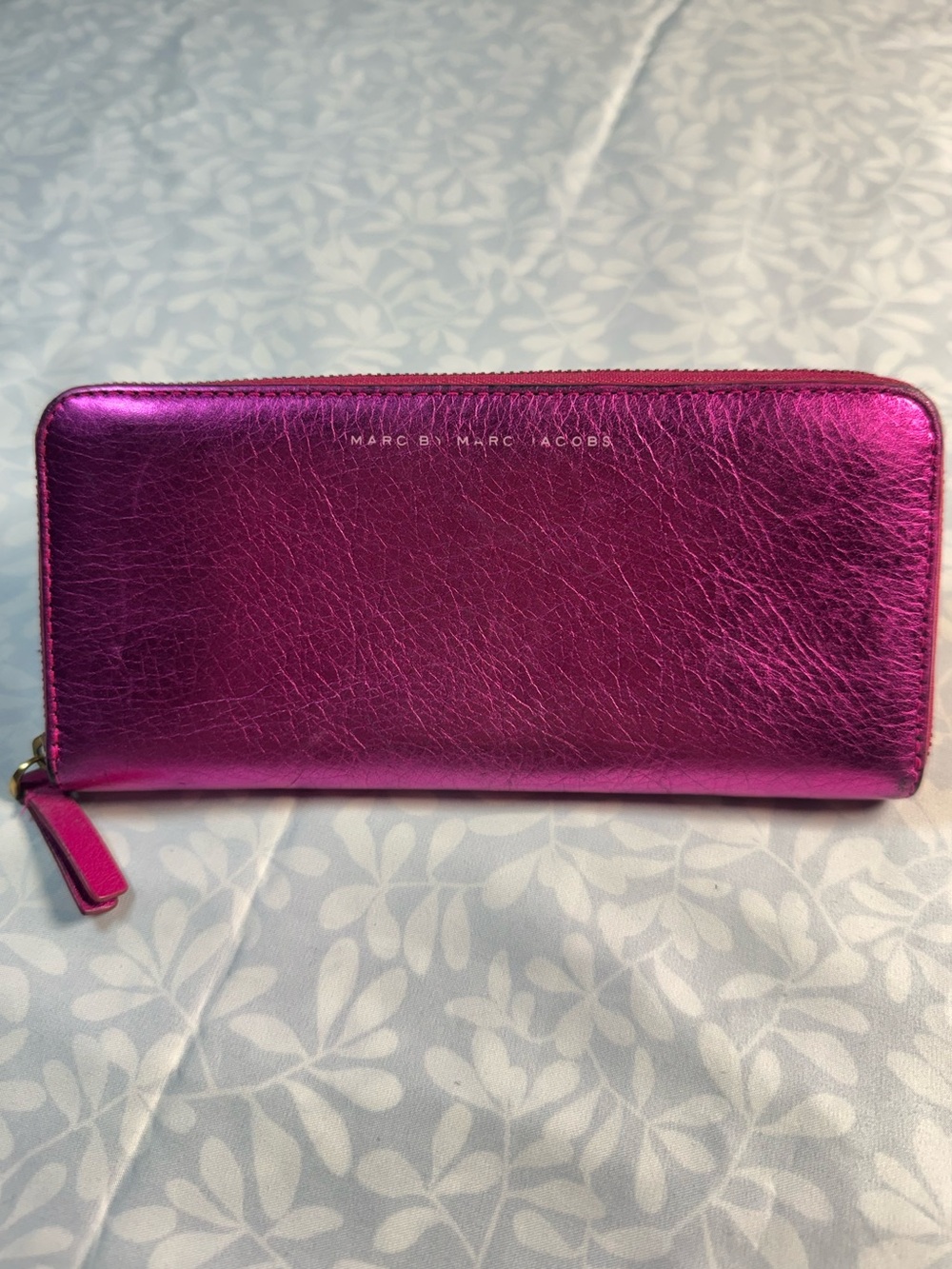 Marc by Marc Jacobs • Zip Around Metallic Pink Wallet